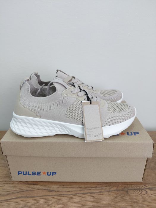 Beżowy buty damskie sportowe skarpety ccc 41