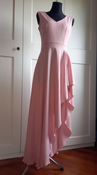 Asymetrycznym długą sukienka rozS/M