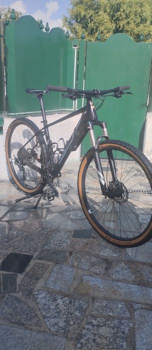 Bicicleta superior xc 29 excelente estado