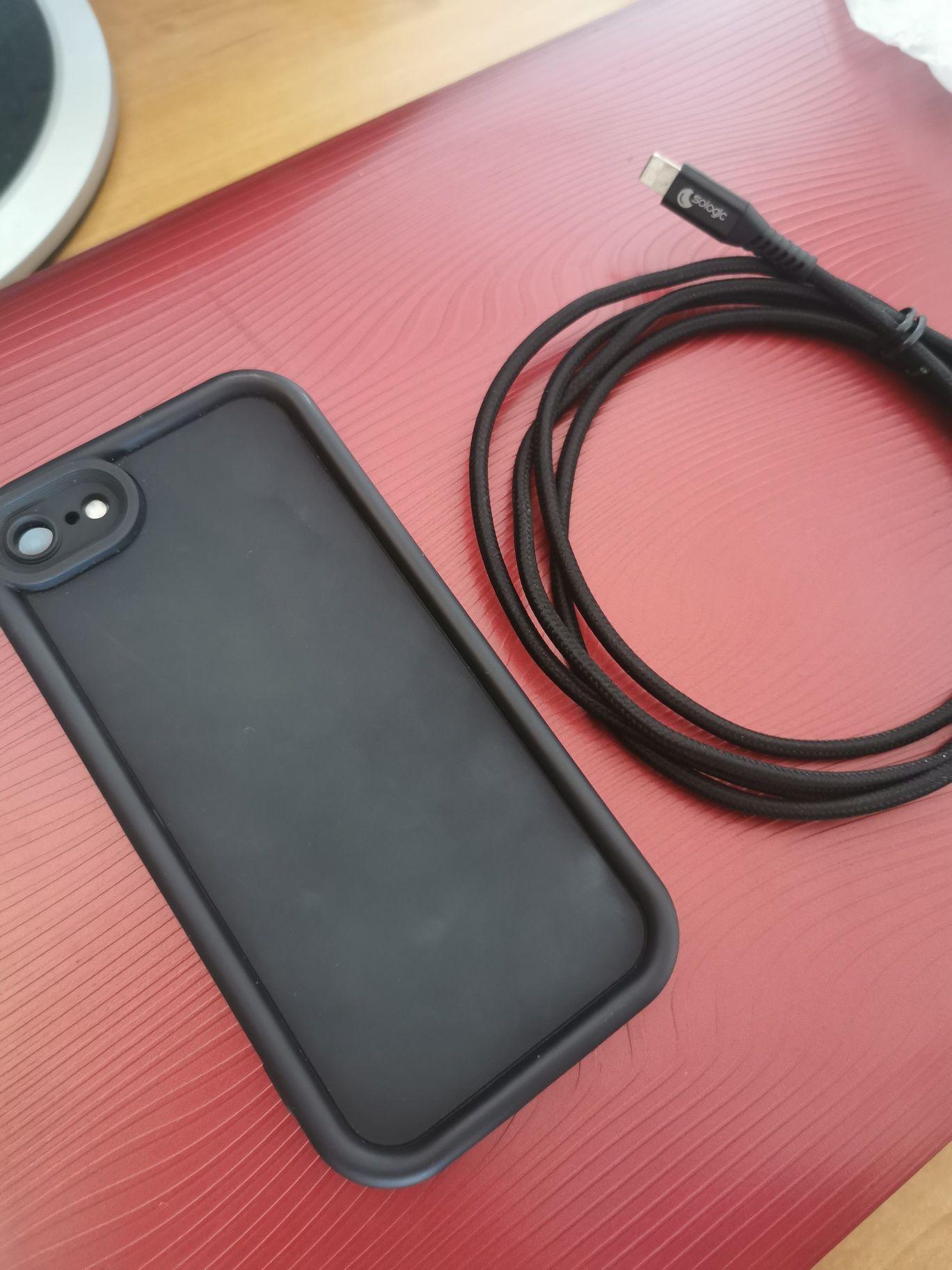 Apple iPhone 7 + etui case + nowy kabel usb