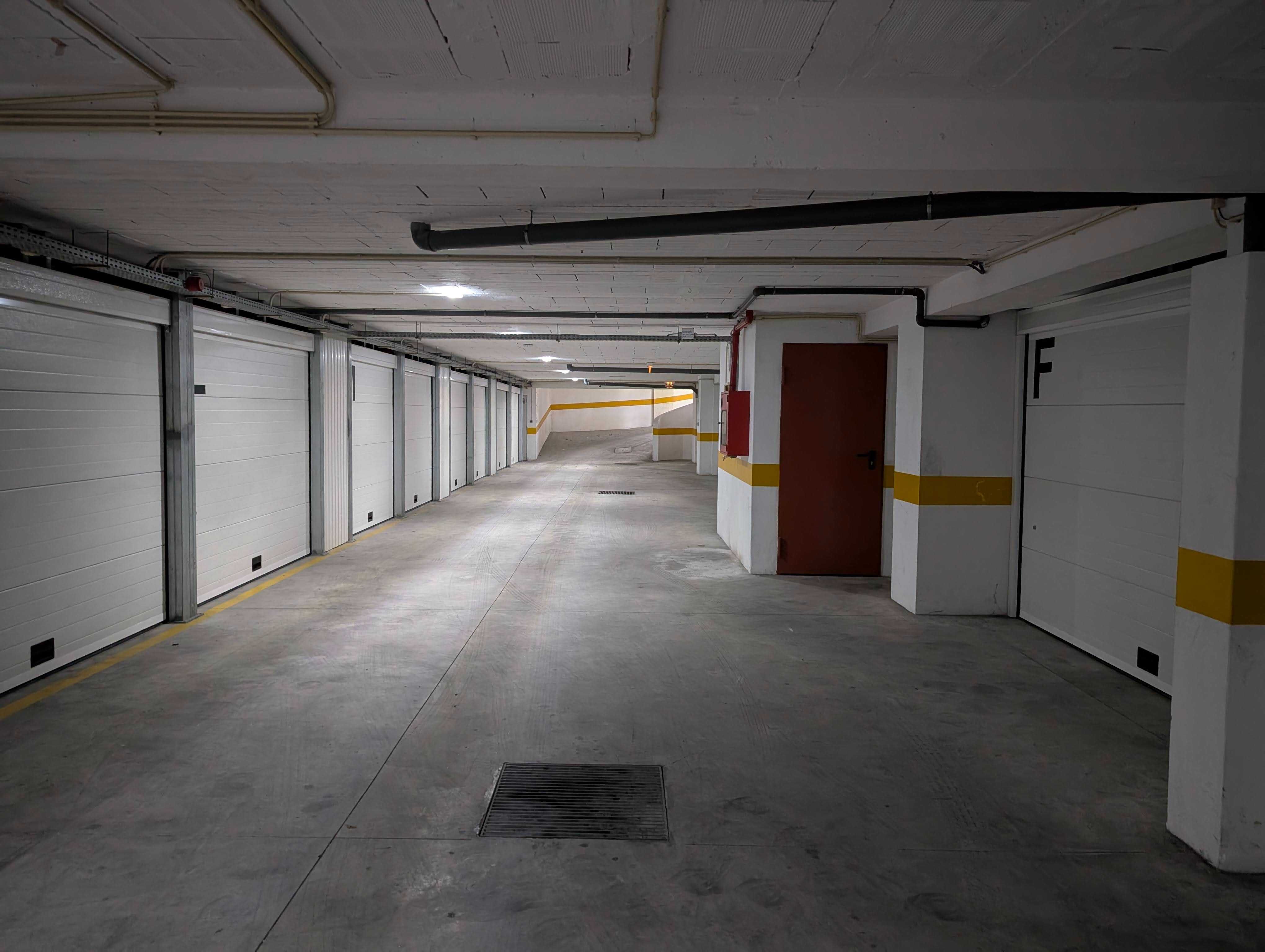 Arrendamento garagem fechada