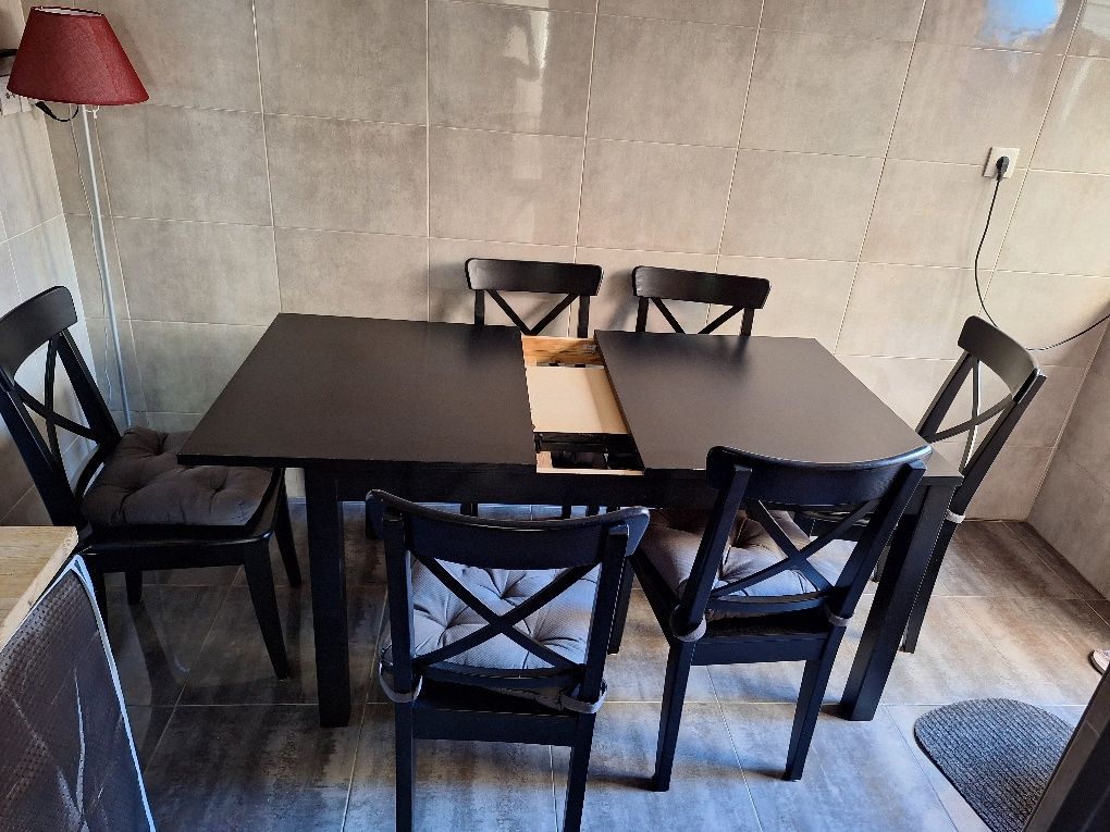 Mesa de refeições com 6 caldeiras