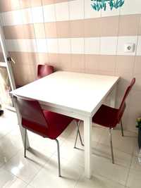Mesa branca madeira extensível + cadeiras vermelhas