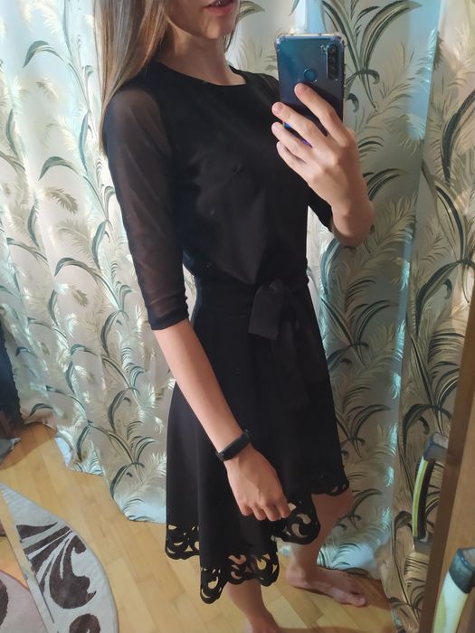 Чорне плаття з пояском