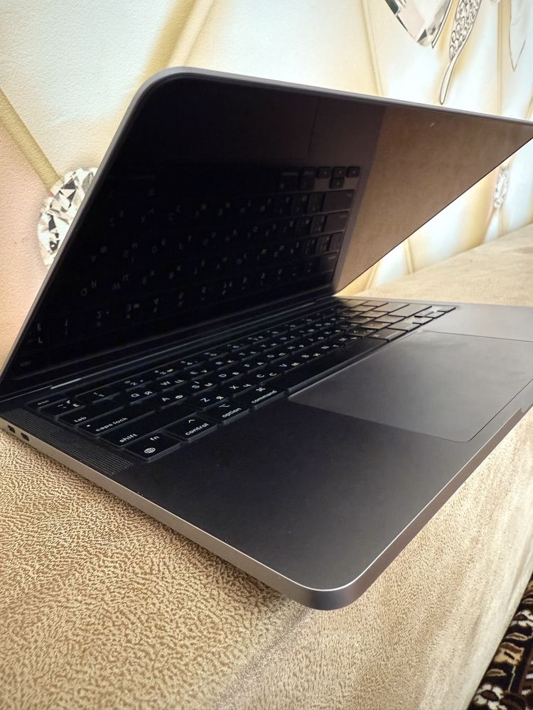 Продам MacBook 13 pro 2022 M2 16/256 Идеальное состояние