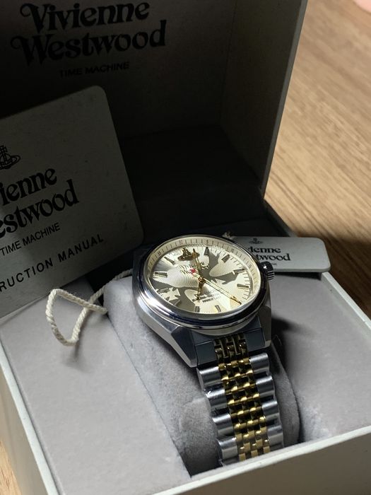 Новий годинник Vivienne Westwood