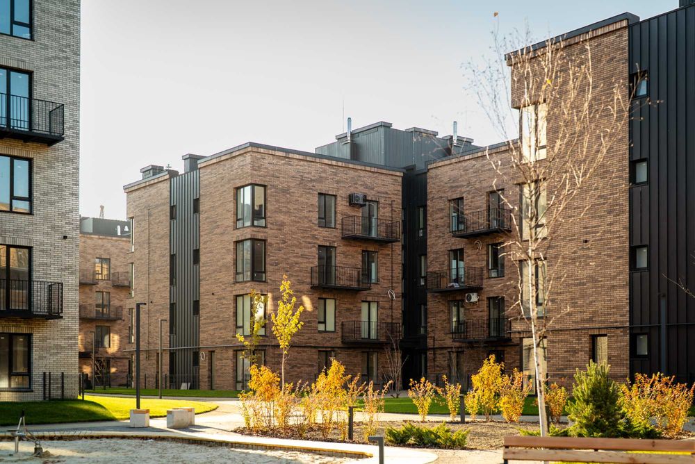 2к квартира з кухнею-студіо та власним ПАТІО