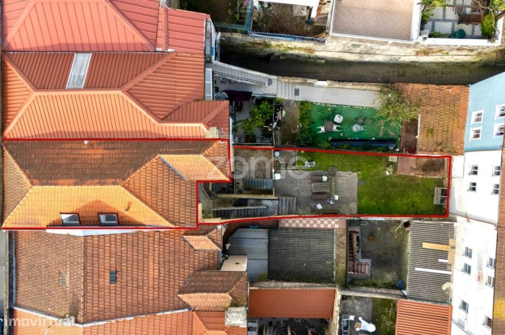 Moradia T10 na Avenida Fernão Magalhães, Bonfim, Porto