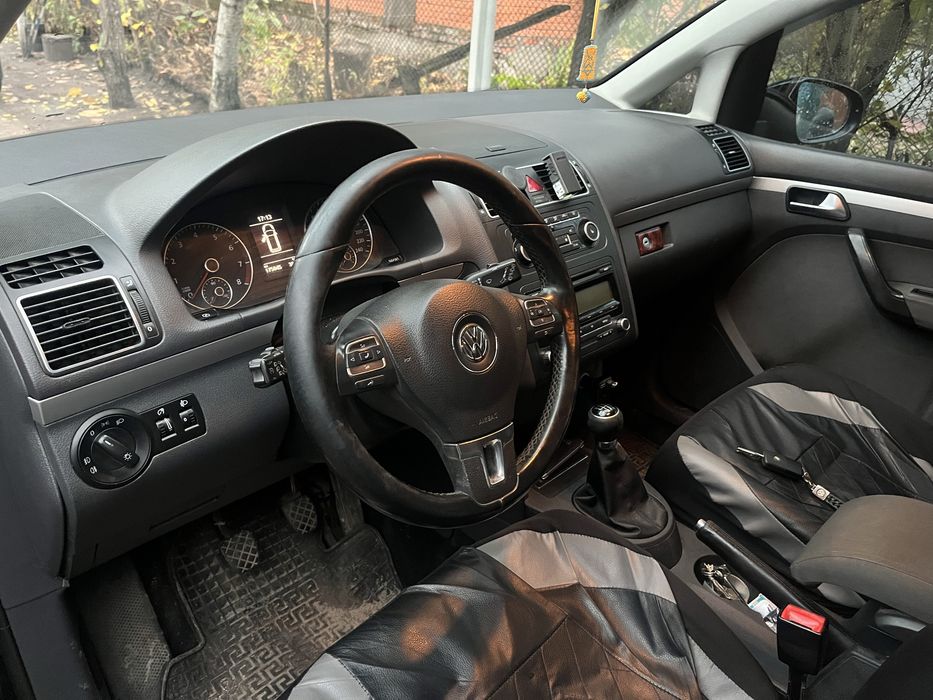 Продам VW Touran 2011