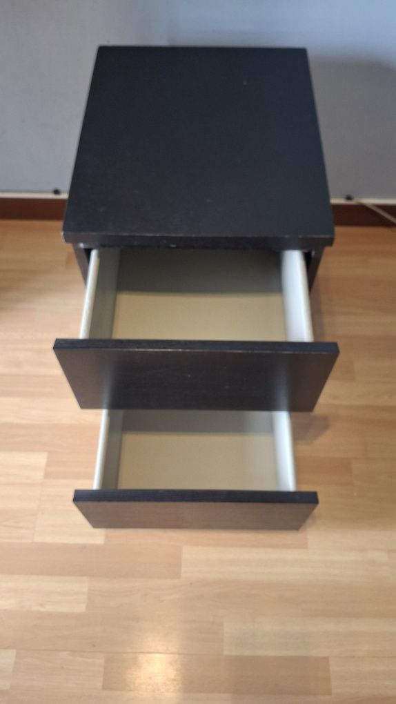 Mesa de cabeceira MALM