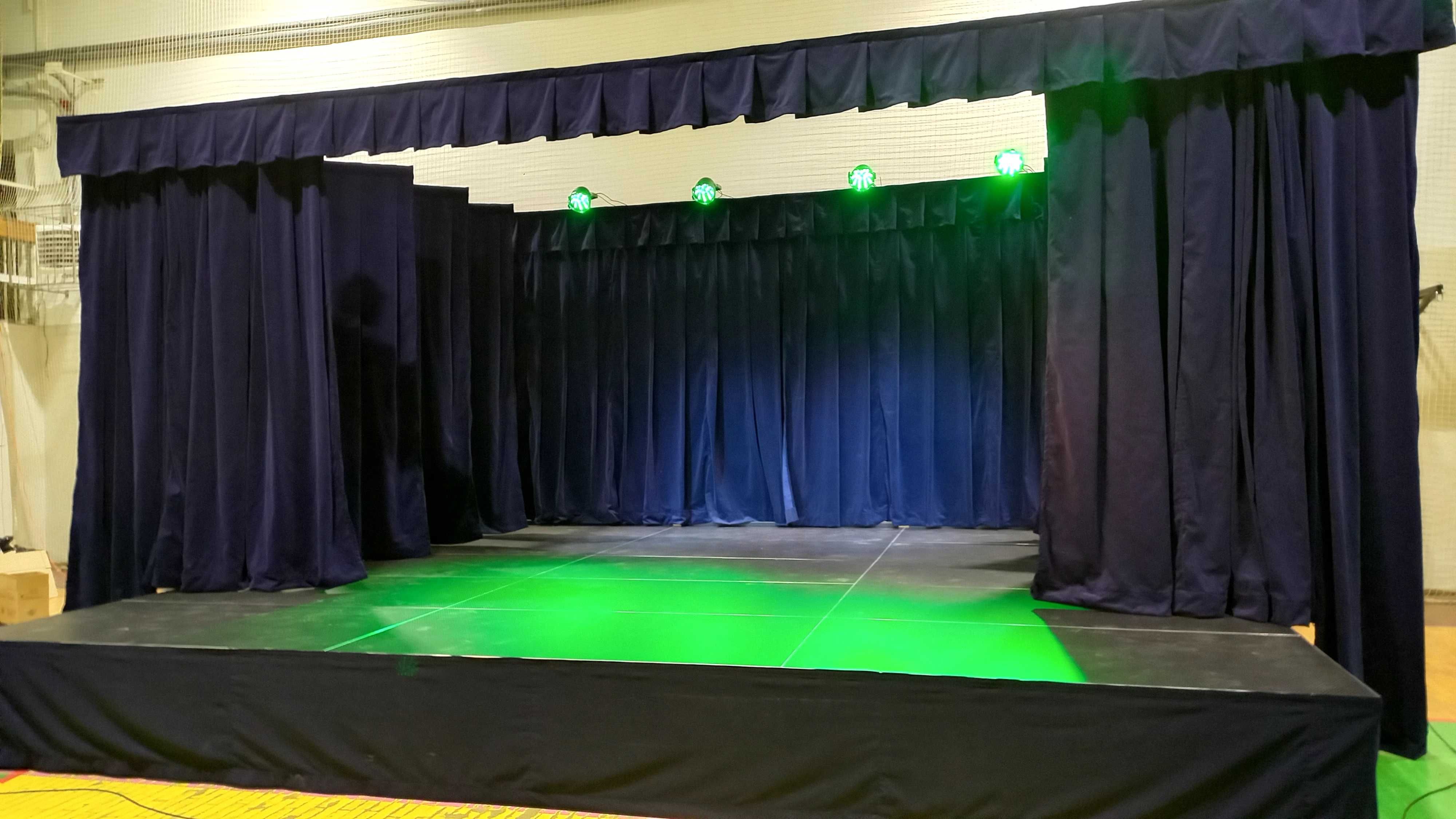 Scena teatralna 4x3m z kotarami i oświetleniem LED