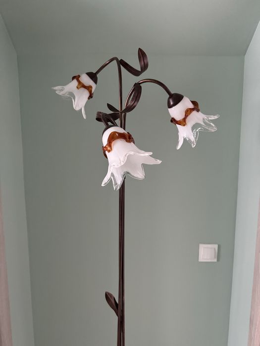 Lampa stojąca kwiat