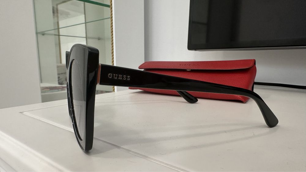 Очки Guess, солнцезащитные, классические