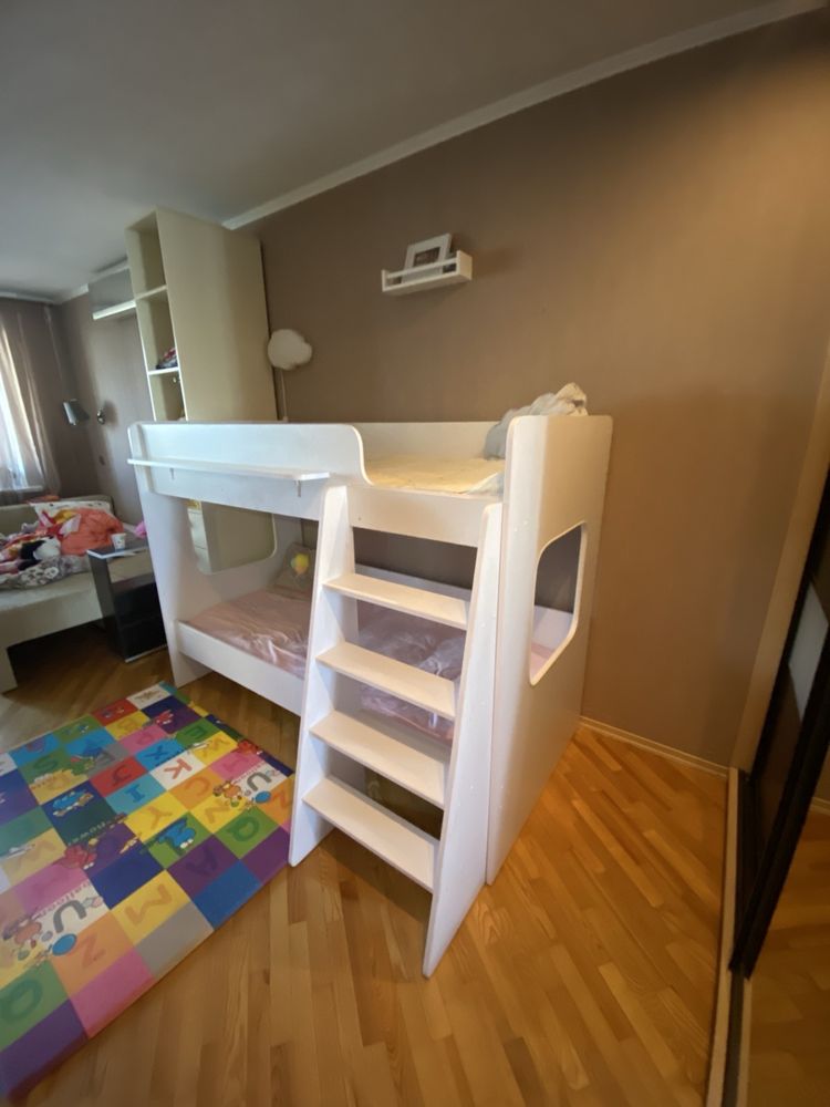 Двох'ярусне ліжко