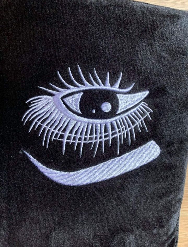 Poduszka kosmetyczna do przedłużania rzęs czarna z logo