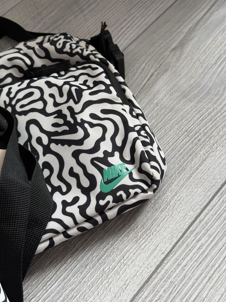 Оригінальна сумка барсетка nike 4 літри