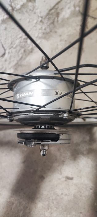 Przednie koło elektryczne Giant 36V syncdrive
