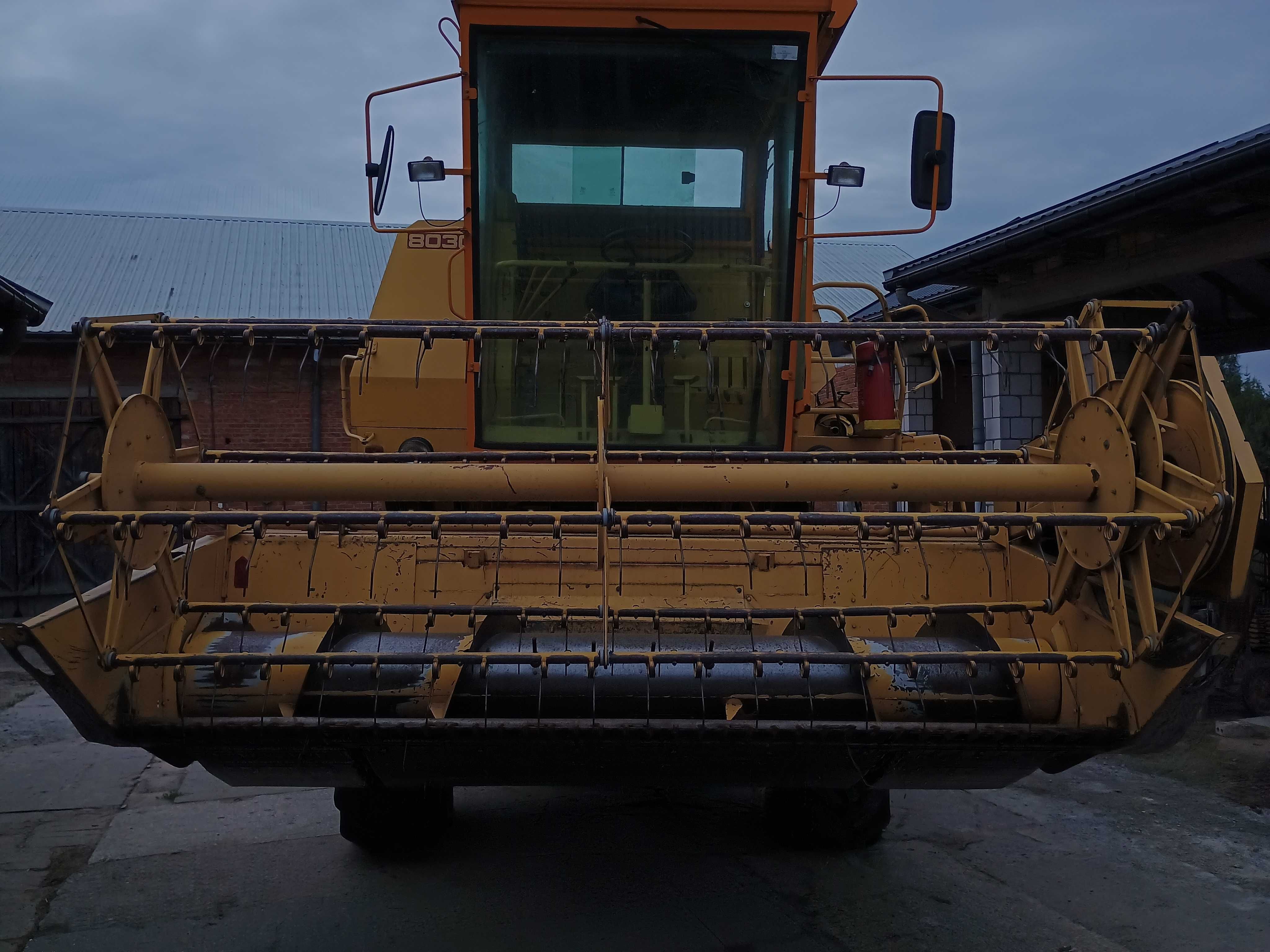 Kombajn zbożowy New Holland Clayson 8030