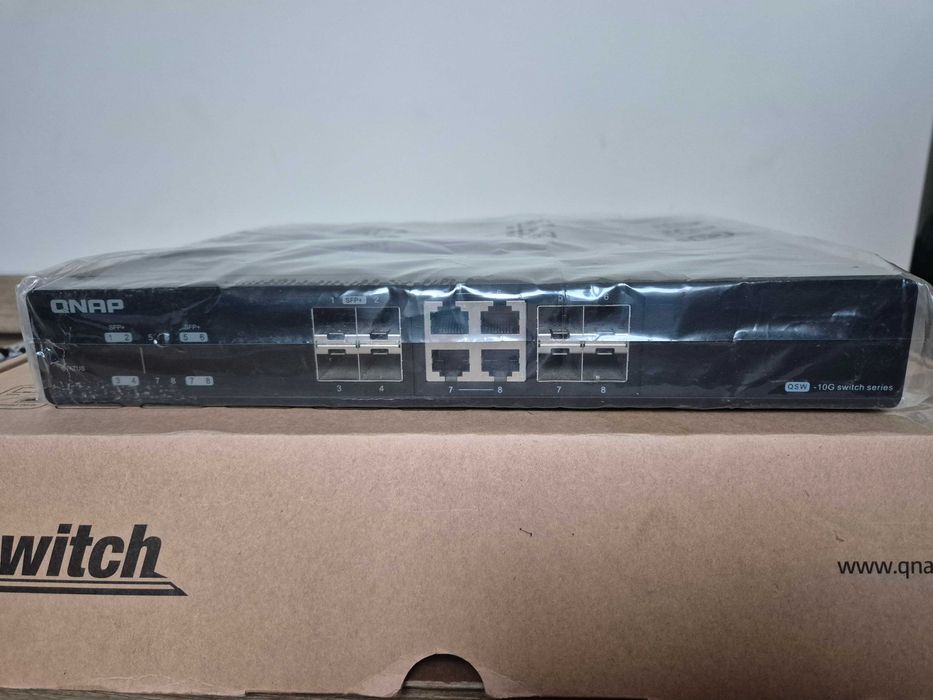 QNAP QSW‑804‑4C (8-portowy switch 10 GbE) - jak nowy