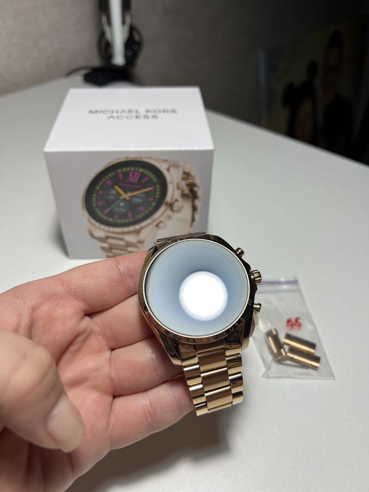 СРОЧНО продам Смарт часы Michael Kors