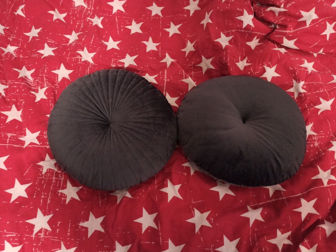 2 okrągłe poduszki