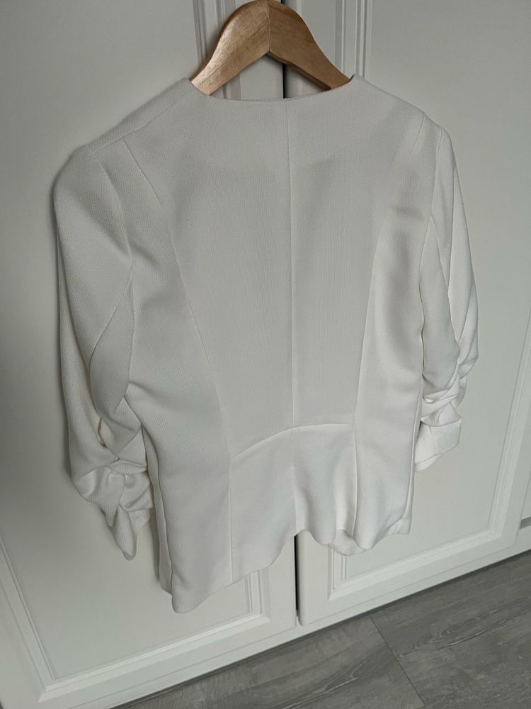 Marynarka krotka taliowana h&m 40 L biala splot strukturalny