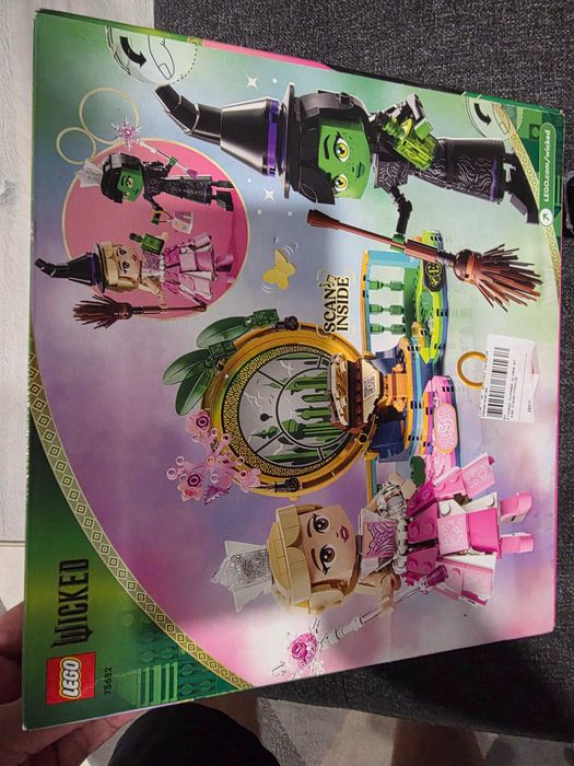 Figuras de Elphaba e Glinda Lego Wicked