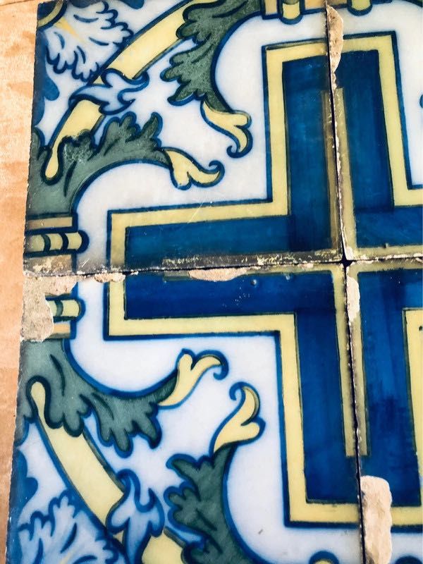 Antiga quadra de azulejo