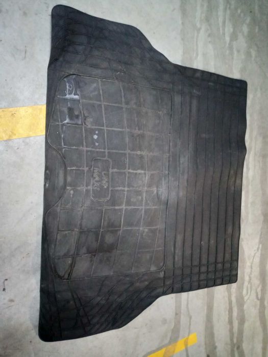 mata do bagażnika subaru outback