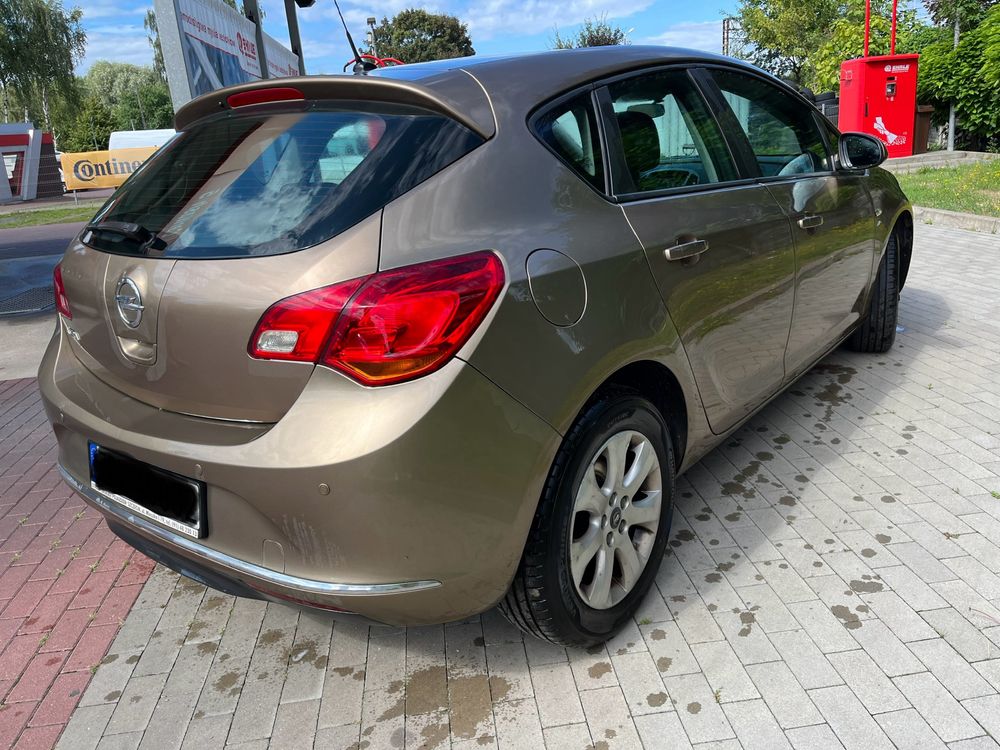 Opel Astra J 2014 benzyna