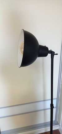 Lampa w stylu industrialnym