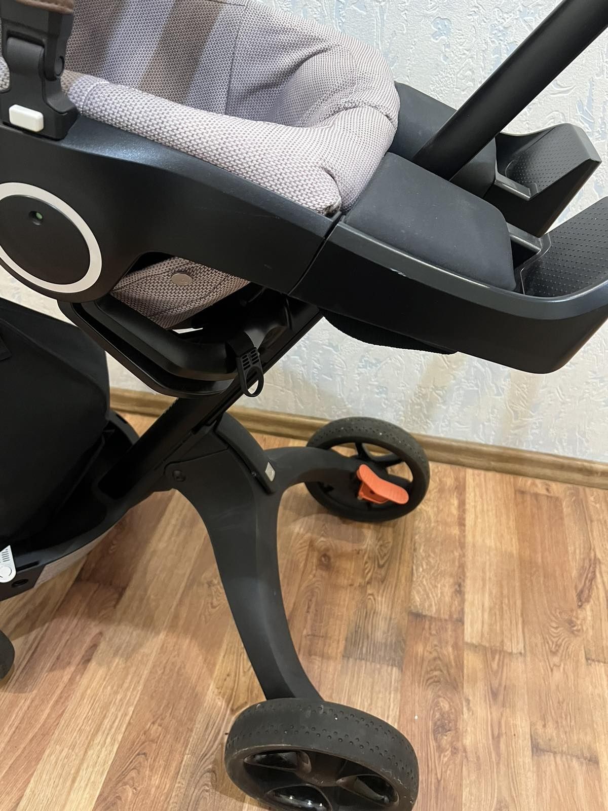 Продам дитячу коляску Chico Stokke Xplory 2в 1 V6