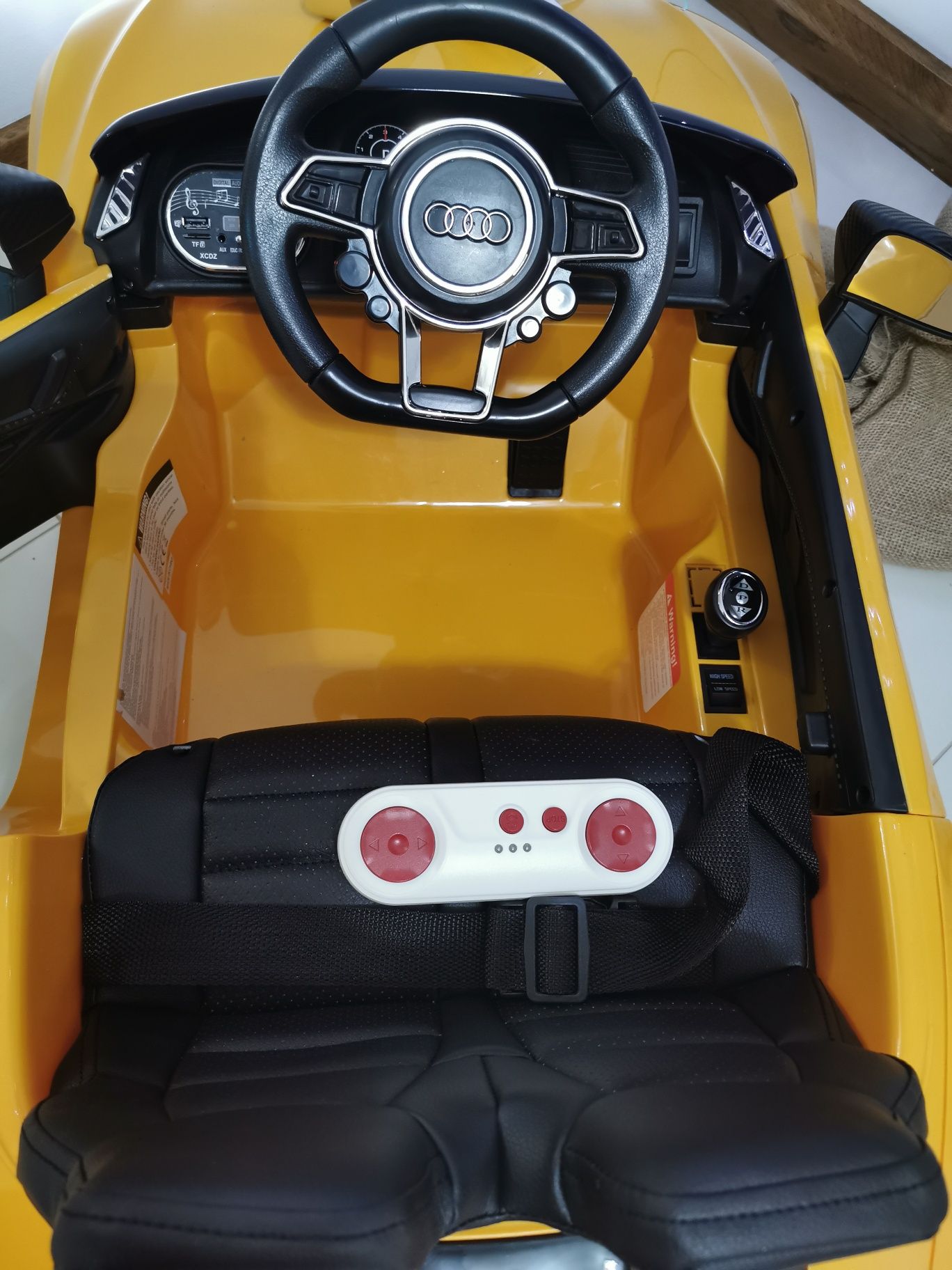 Auto na akumulator AUDI R8 Spyder
