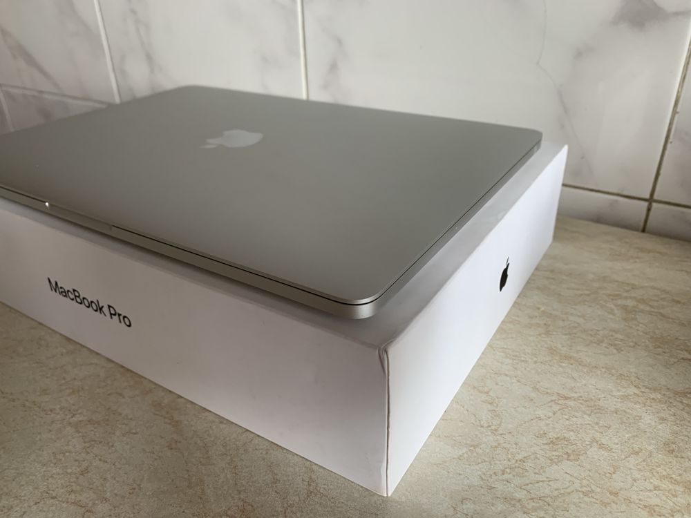 Macbook Pro 13 2018, комплект