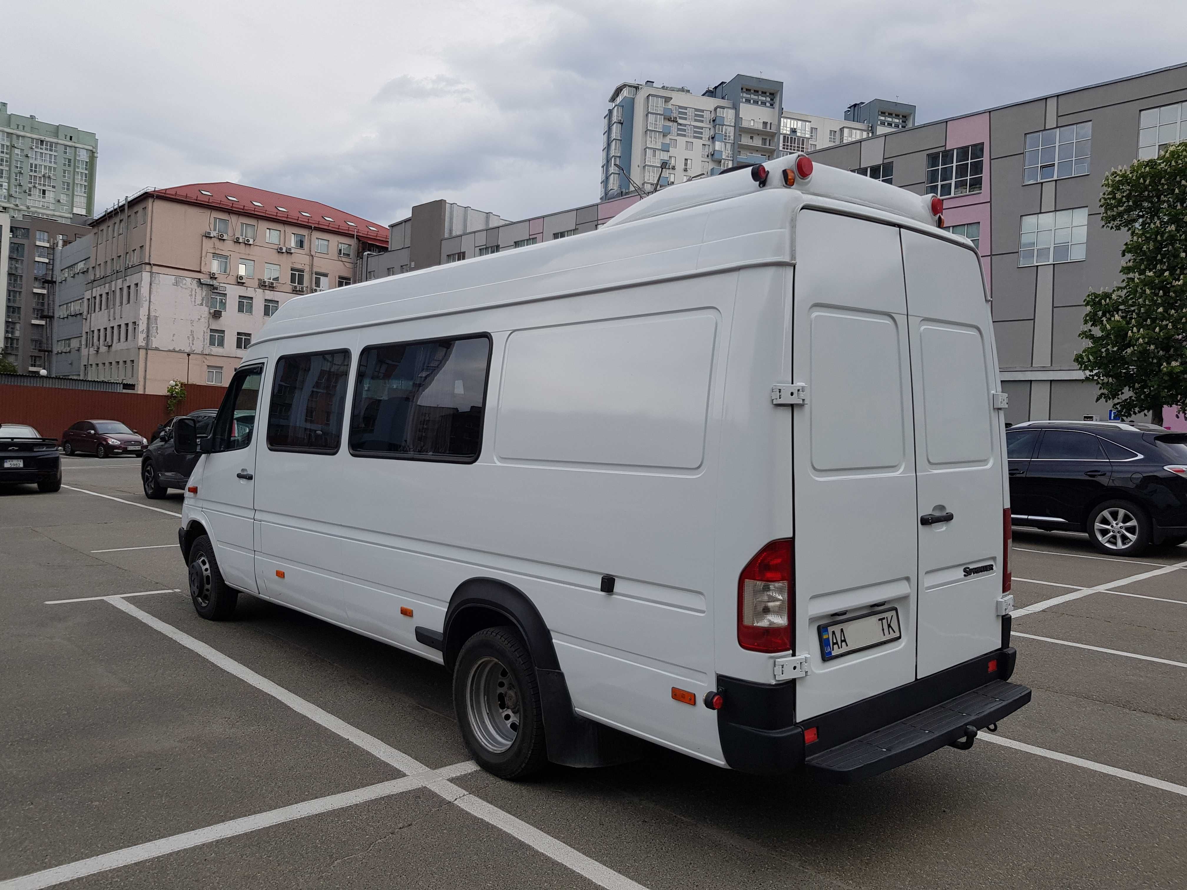 Продам пасажирський Mercedes Sprinter 416 CDI 2.7 л, кат В