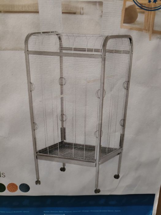 Nowa woliera dla małych średnich ptaków.