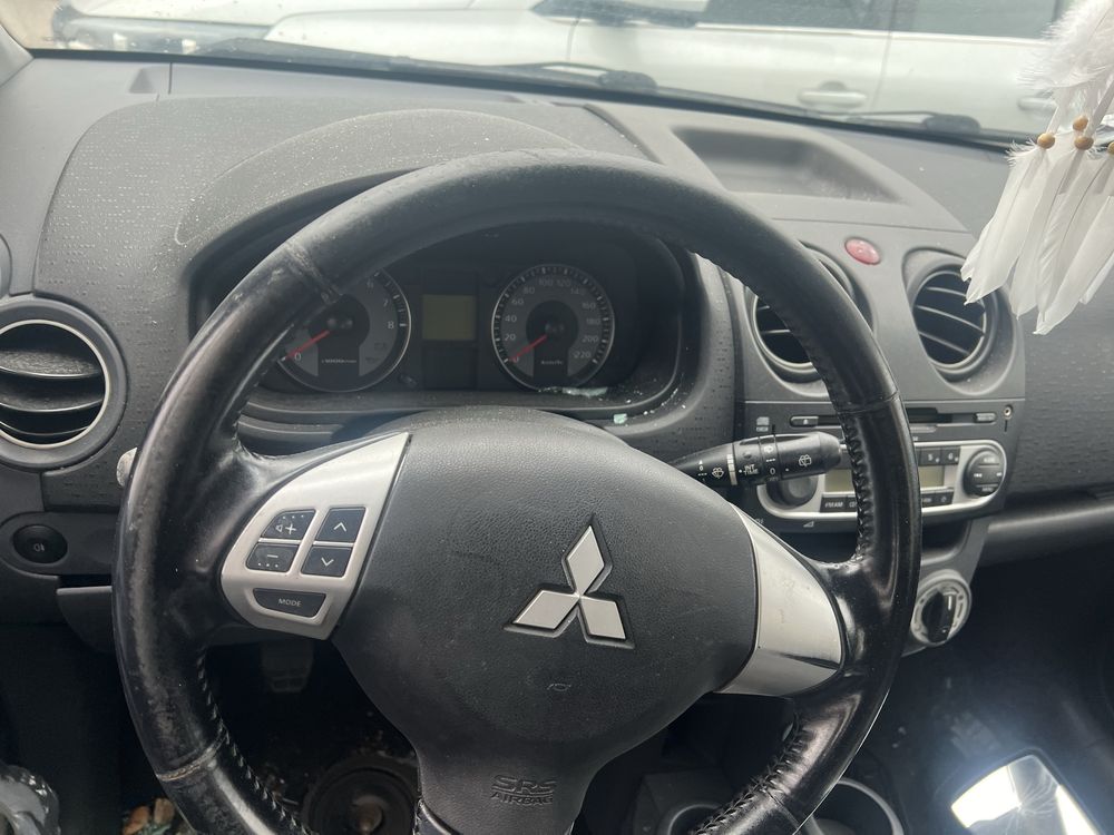 Mitsubishi colt 2012 (peças)