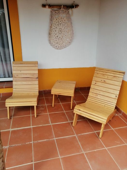 Conjunto de jardim 2 cadeiras e 1 mesa de apoio