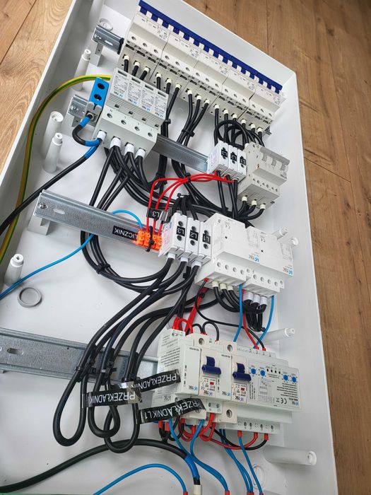 Rozdzielnia 3-Źródła Sieć Agregat Fotowoltaika SZR automat 63A