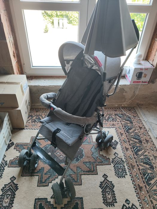 Spacerówka. Lekki składany wózek dziecięcy + parasolka.