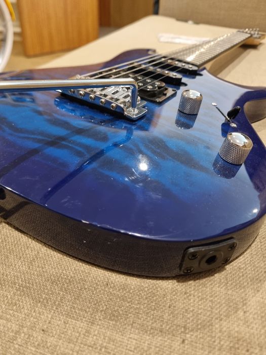 Guitarra Ibanez, cor azul
