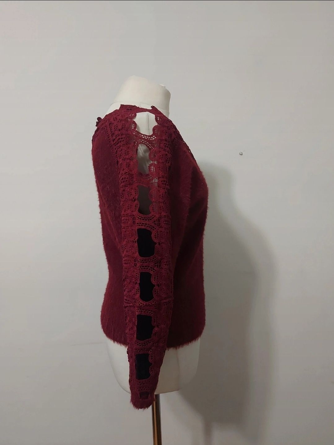 Śliczny Sweter z futerkiem koronkowe rękawy Piękny wzór L/XL