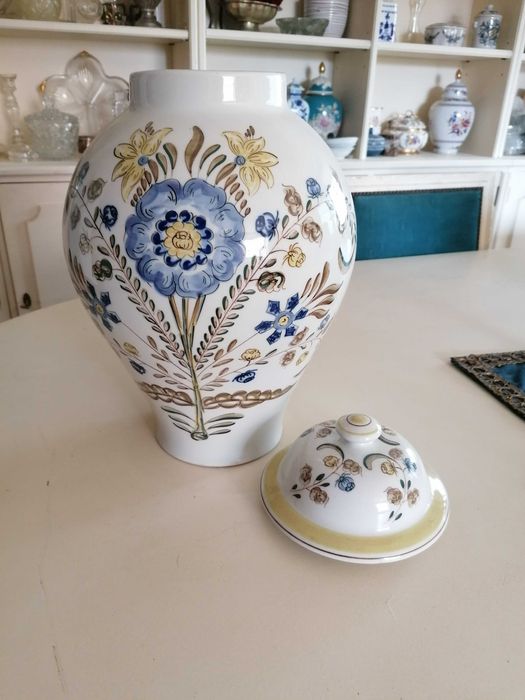 Pote pintado à mão