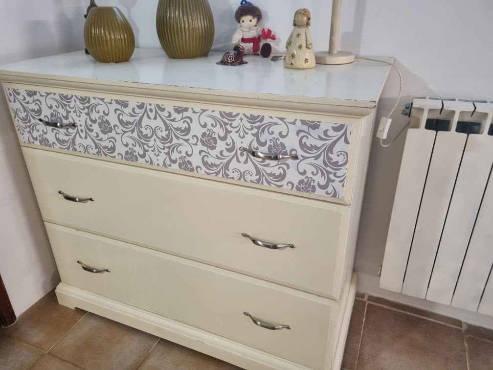 Cómoda ikea branca