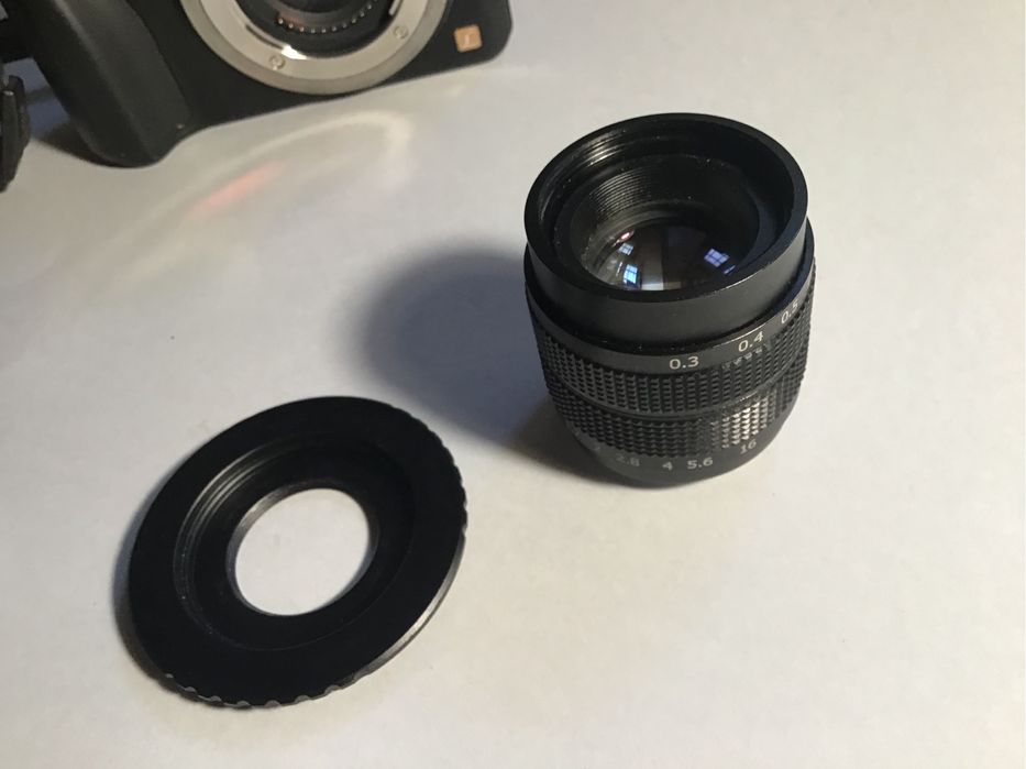 Objetiva de 35mm 1:1.7 com adaptador para formato micro 4/3
