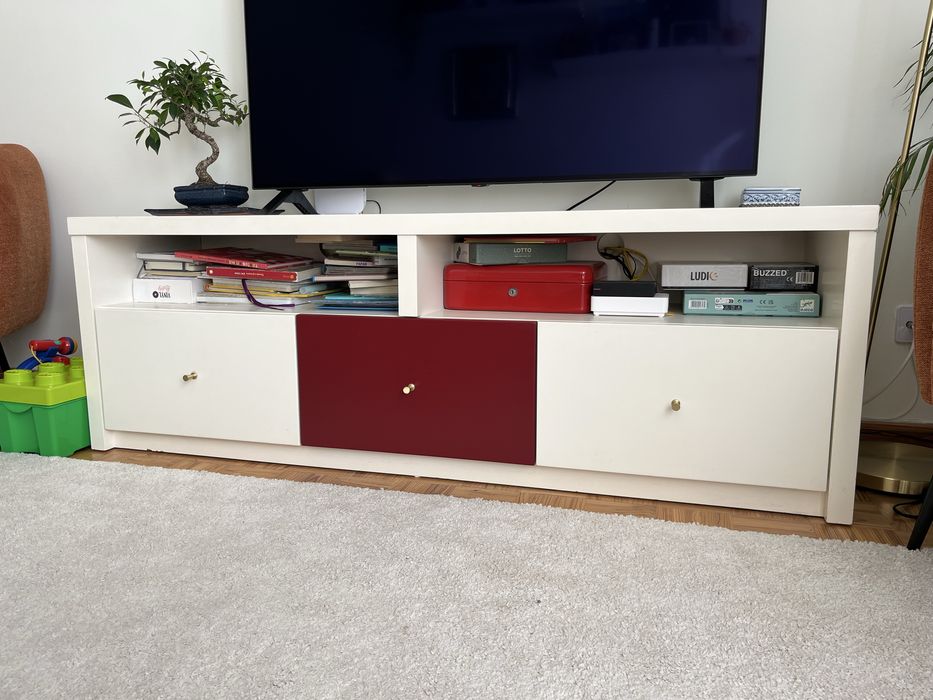Movel de TV feito à medida em carpinteiro