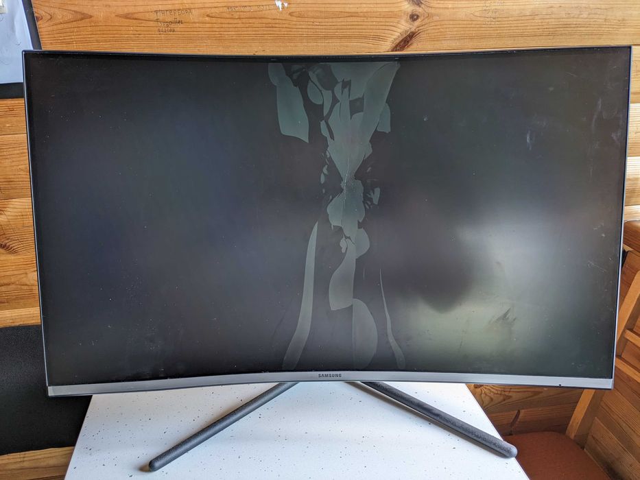 Monitor 32" 4К Samsung LU32R590