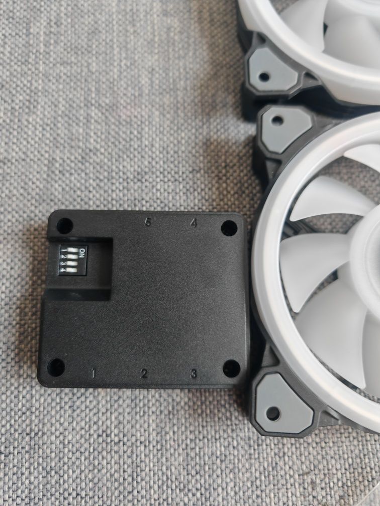 Wentylatory thermaltake riing quad 120