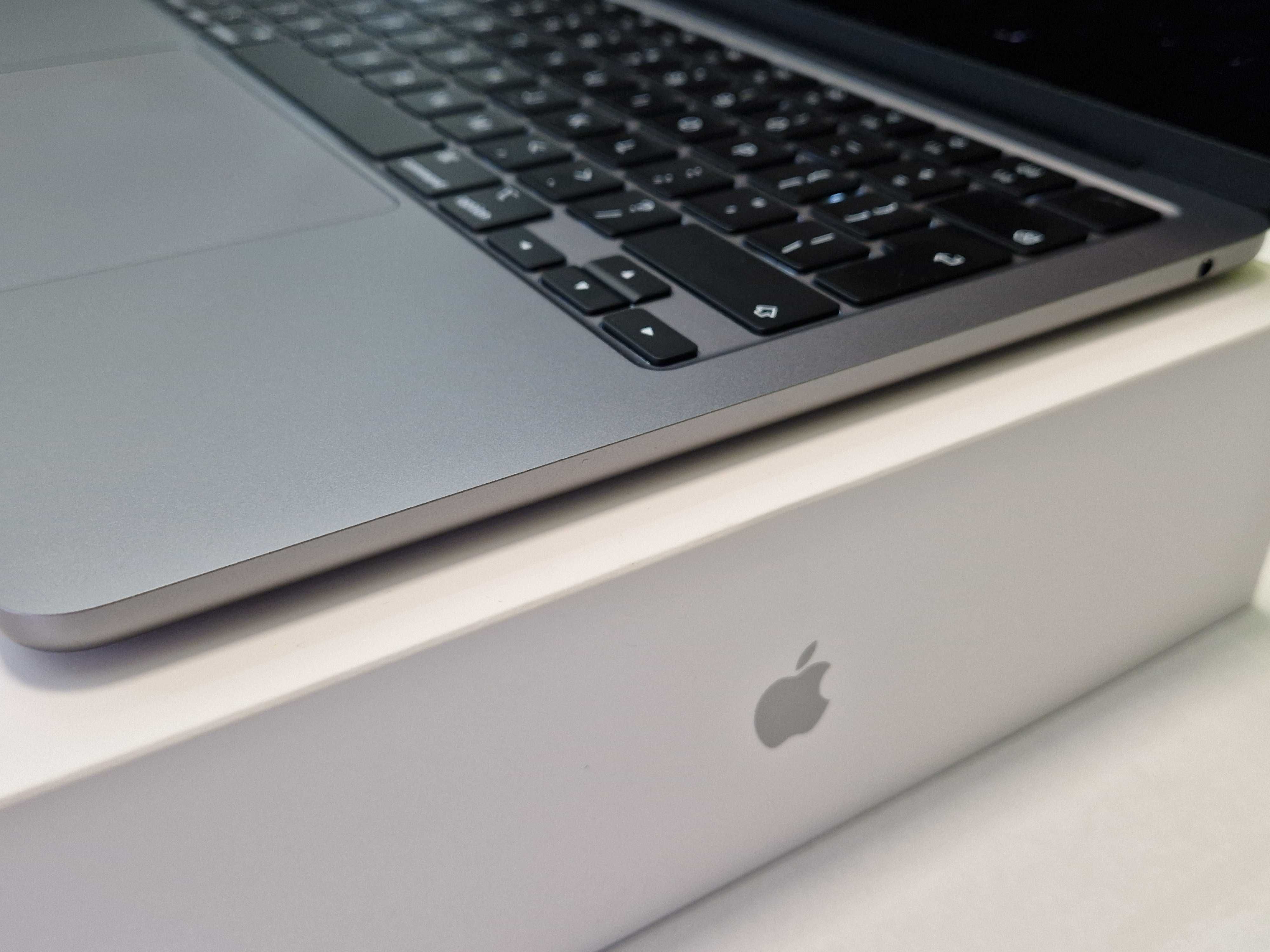 Apple MacBook Air 13,6" 2024 M3/8GB/512GB SZARY jak nowy GW13/08/2026