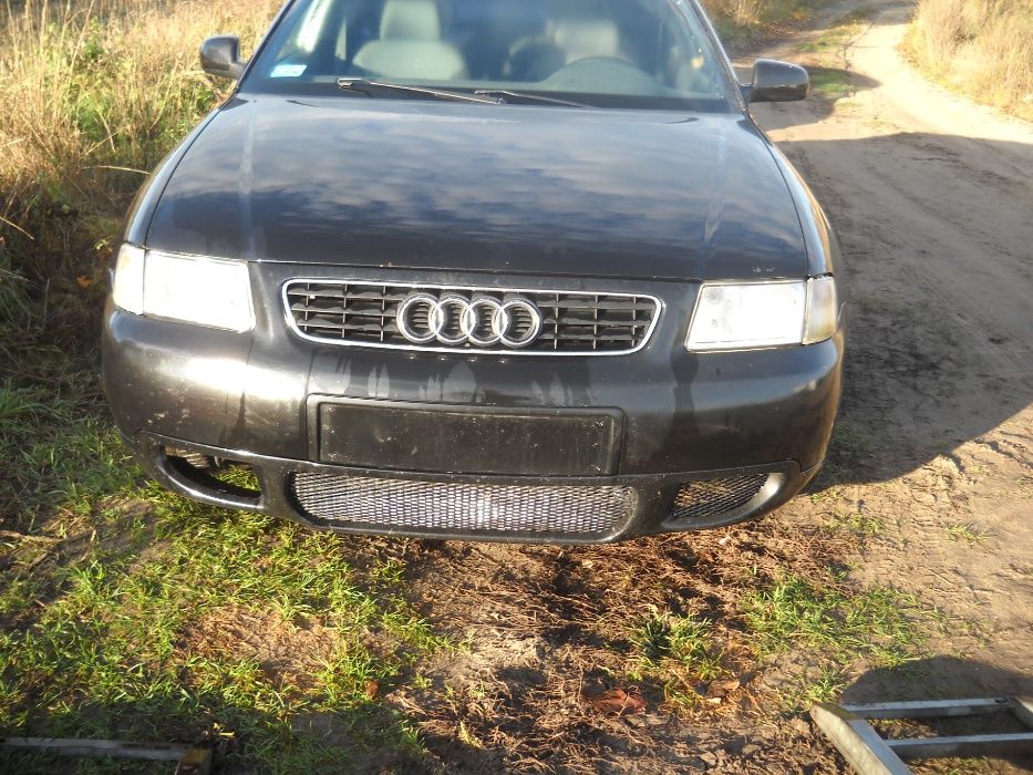 Audi A3 maska przednia kolor czarny